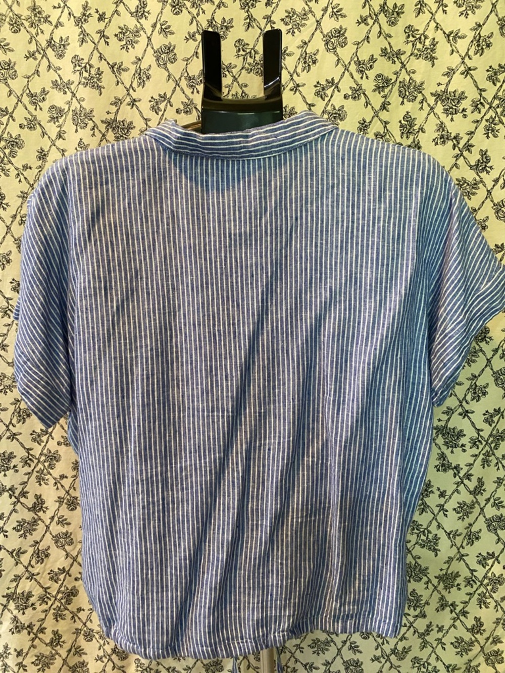 💯% Linen Tie-Hem Button Front Women's Top - Picture 2 of 4